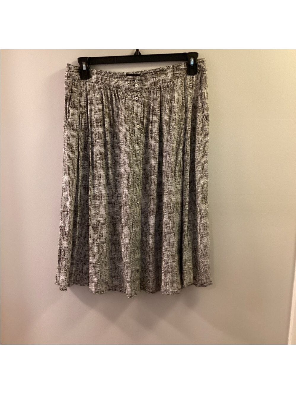 Simply Styled by Sears button down skirt Woman’s size Large black & white